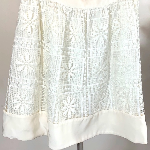 Elizabeth James Dresses & Skirts - ELIZABETH AND JAMES SILK AND LACE SKIRT. Size 0.